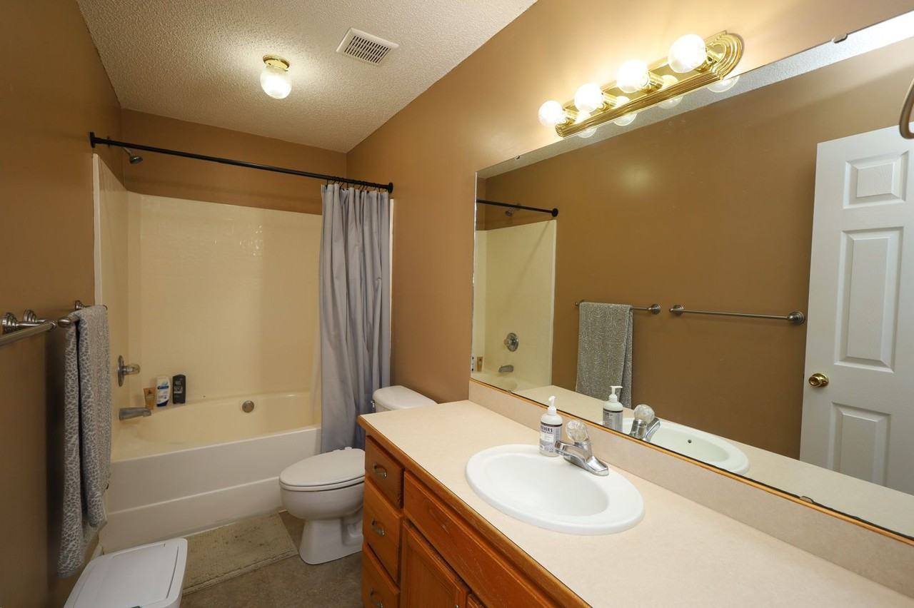 134 Pecan St - Photo 6 of 8
