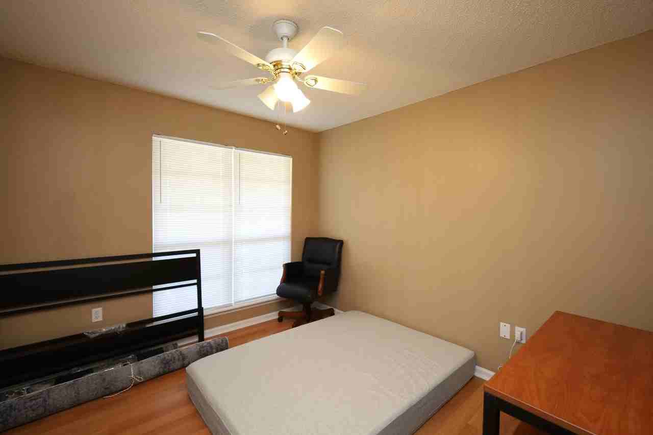134 Pecan St - Photo 7 of 8
