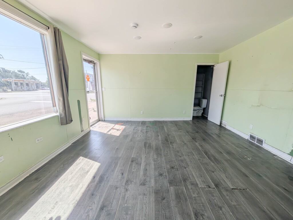 320 Thorold Road - Photo 7 of 10