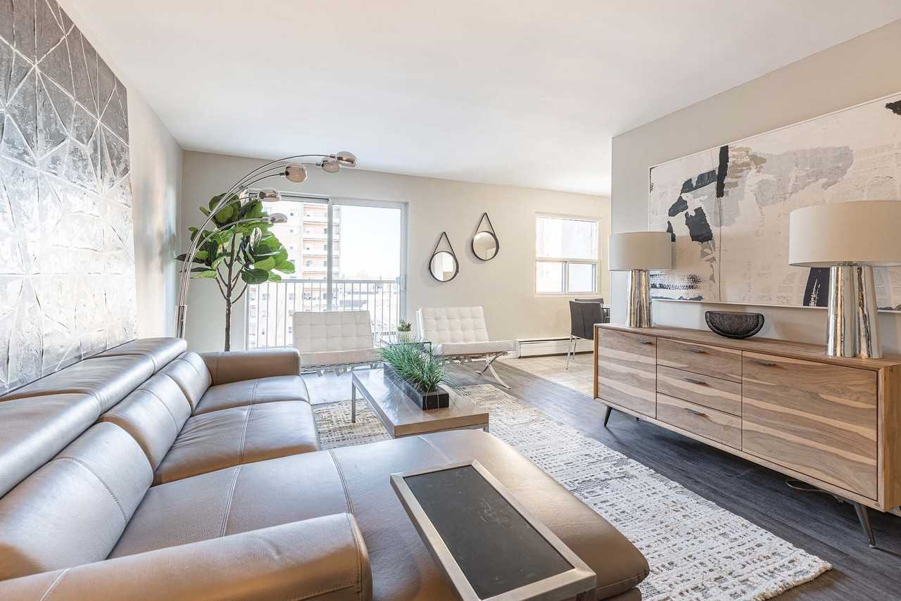 St. James Place IV - Photo 4 of 15