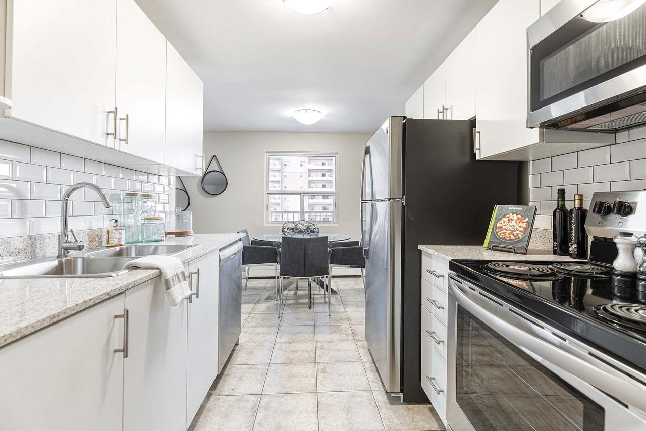 St. James Place IV - Photo 5 of 15