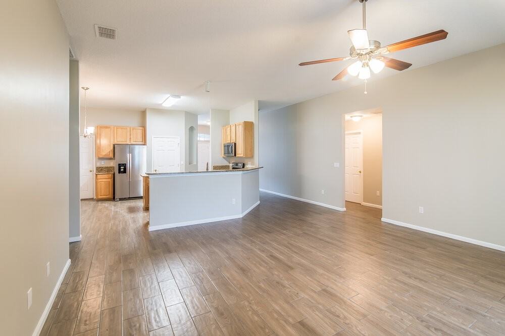 3243 Wandering Oaks Dr - Photo 2 of 17