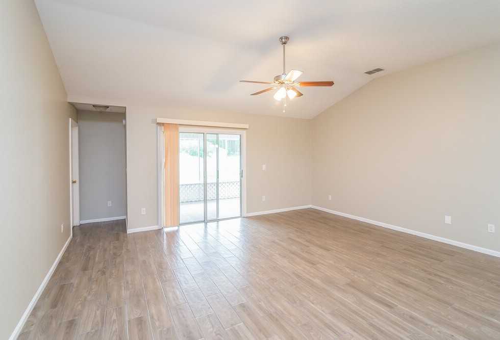 3243 Wandering Oaks Dr - Photo 3 of 17