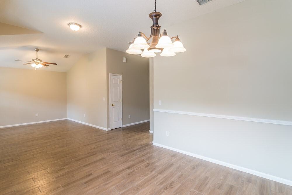 3243 Wandering Oaks Dr - Photo 4 of 17