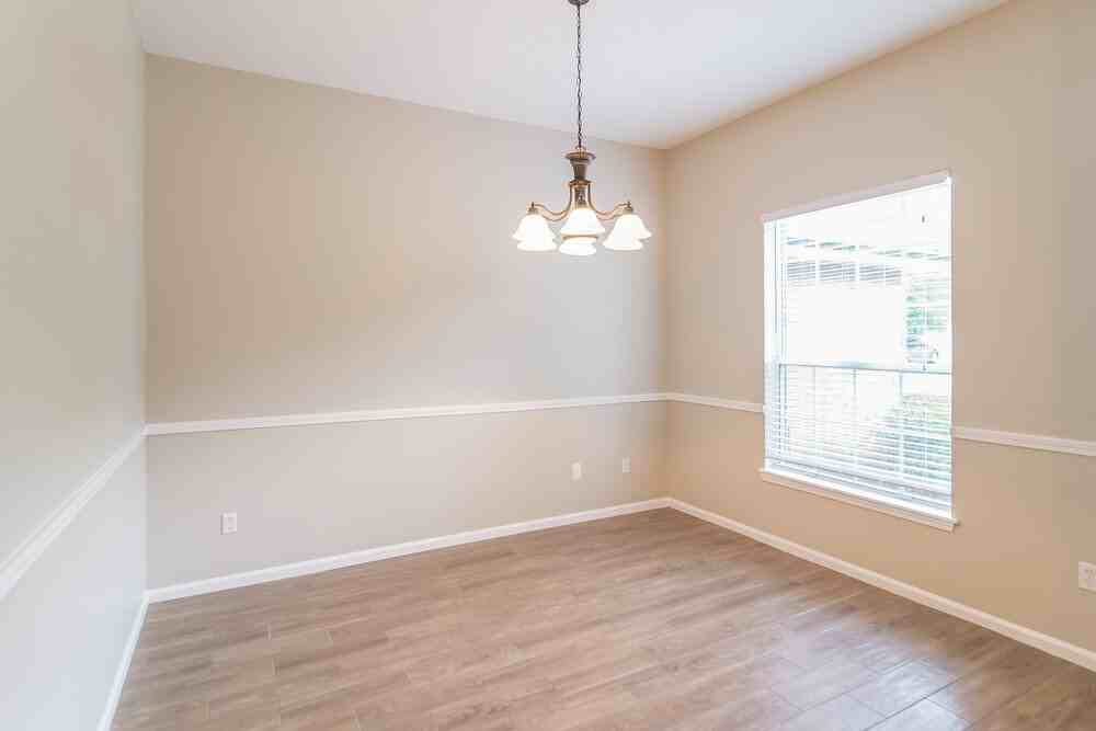 3243 Wandering Oaks Dr - Photo 5 of 17