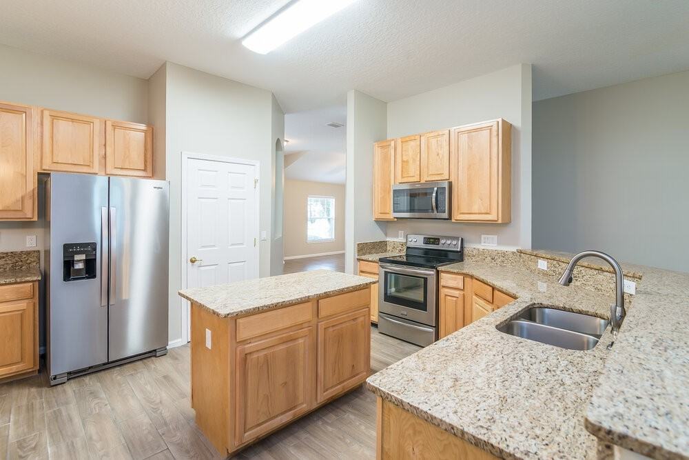 3243 Wandering Oaks Dr - Photo 6 of 17