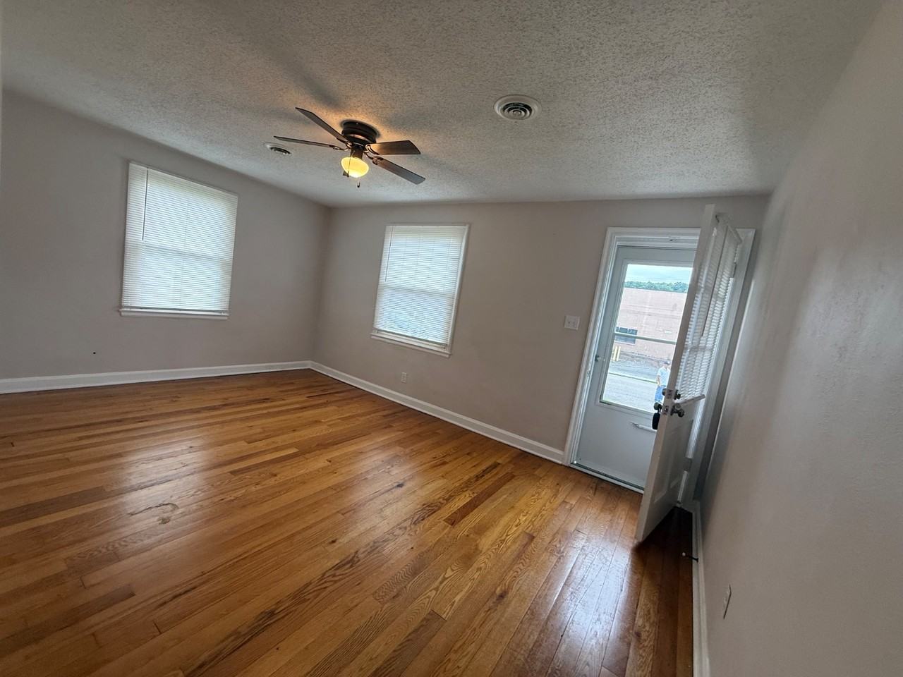 1405 Newton St - Photo 3 of 20