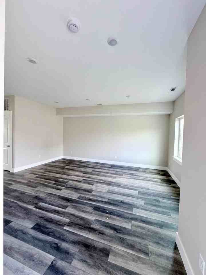 7212 Shaver Dr - Photo 5 of 20