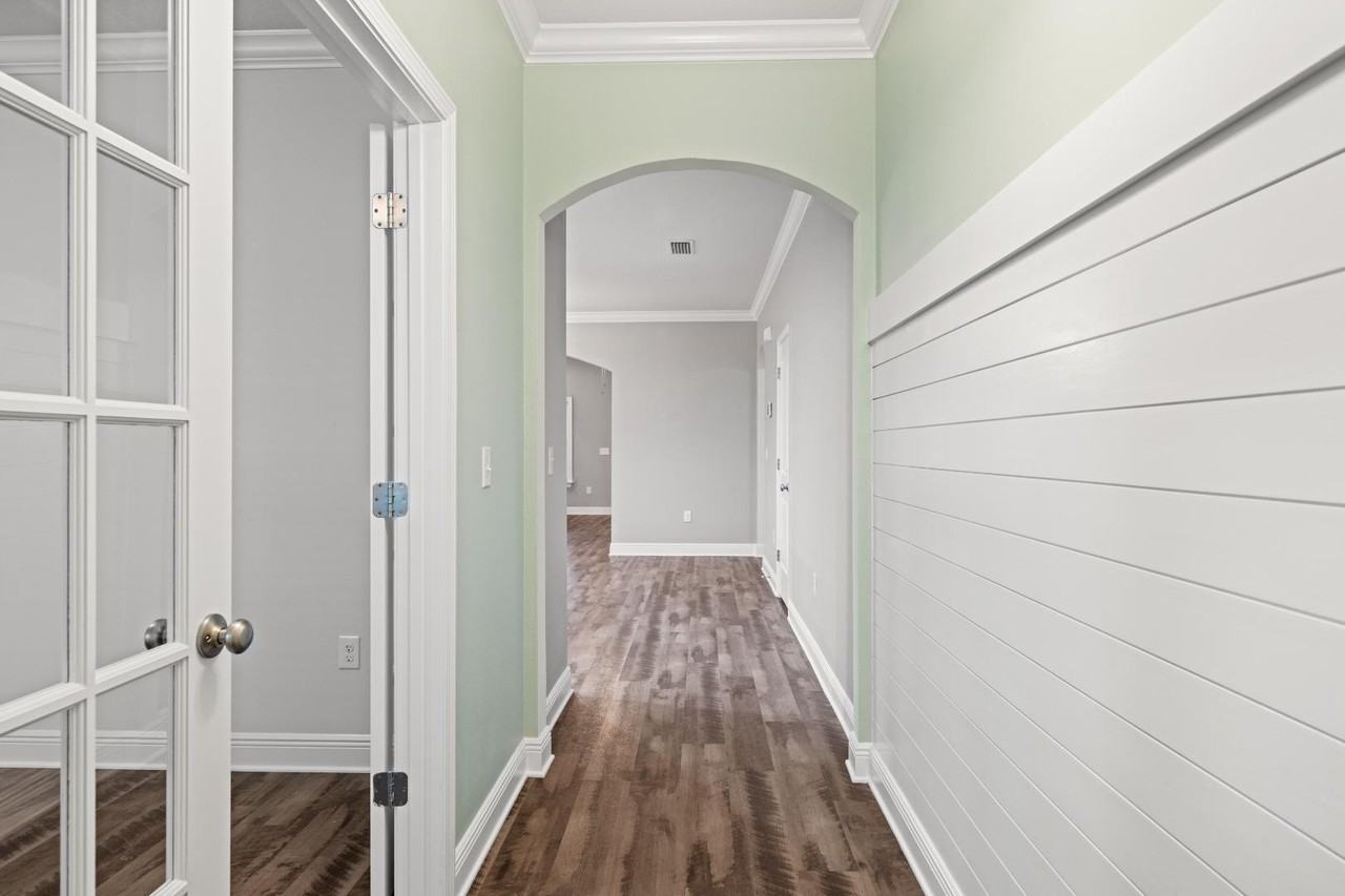 521 Cornelia St - Photo 2 of 11