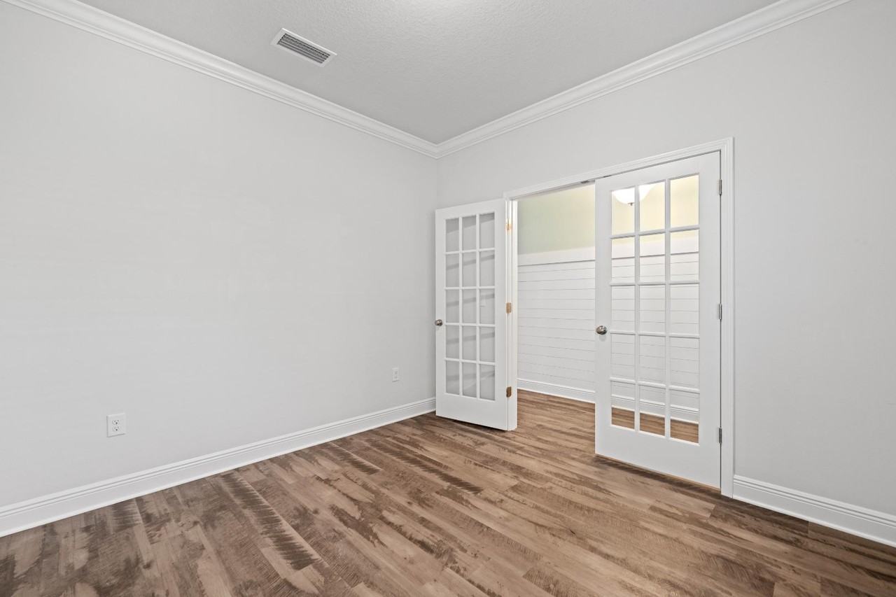 521 Cornelia St - Photo 4 of 11