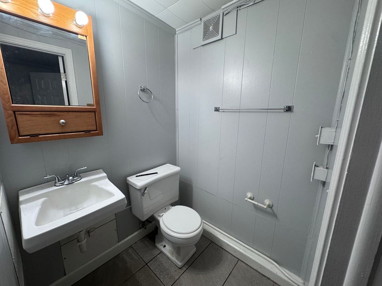 904 Coldwater Rd #2 - Photo 7 of 9