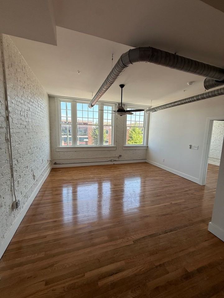 2033 W Broad St - Photo 7 of 23