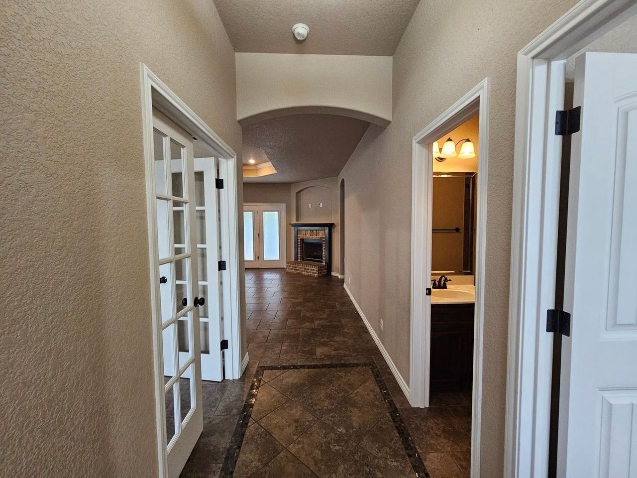 6211 New Castle Dr - Photo 3 of 31
