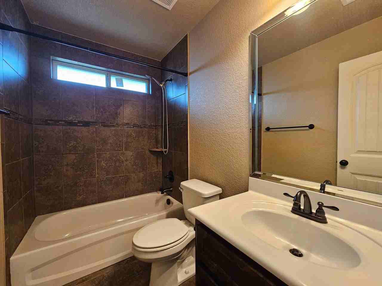 6211 New Castle Dr - Photo 5 of 31