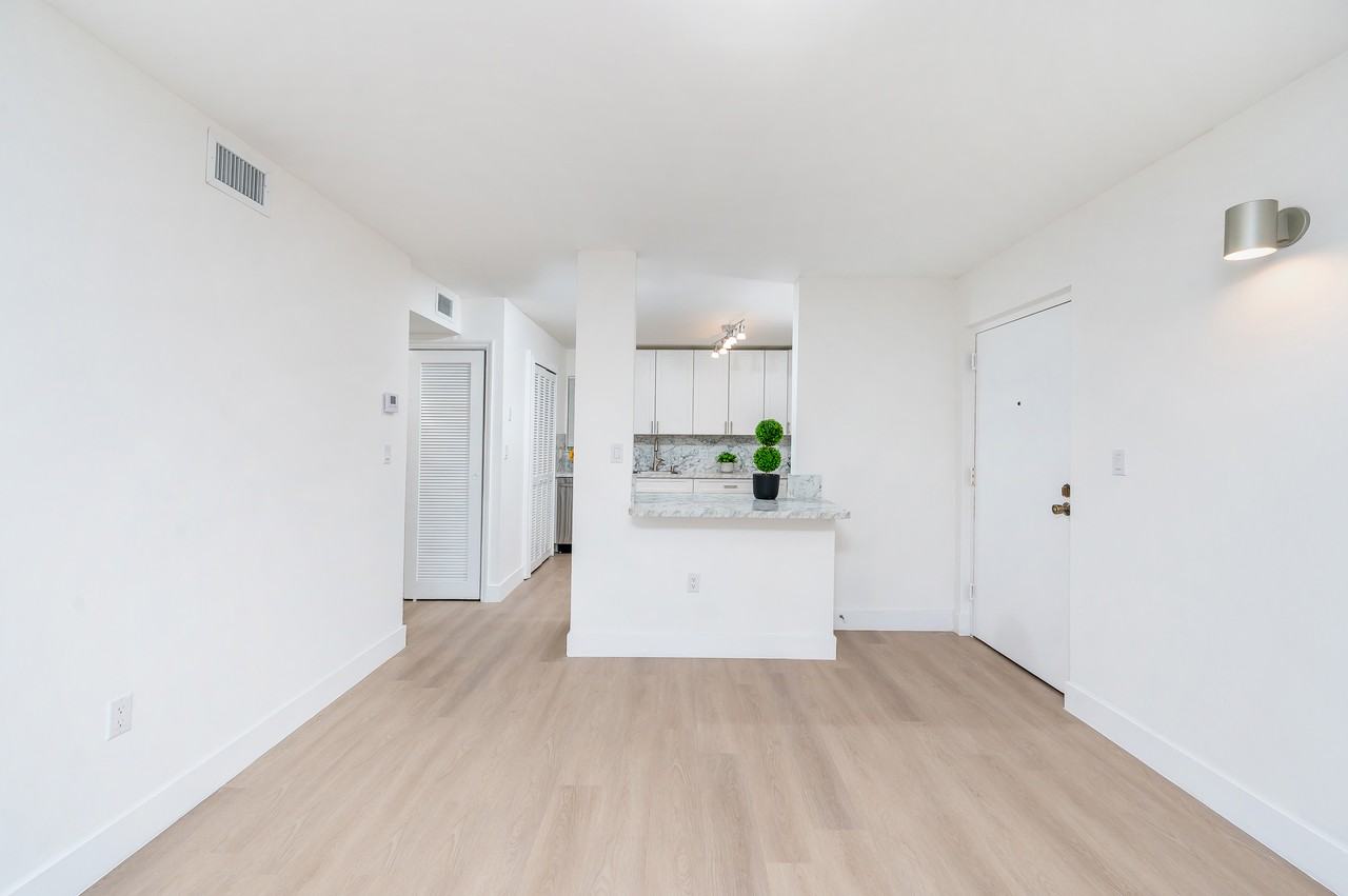 222 Madeira Ave #21 - Photo 6 of 23