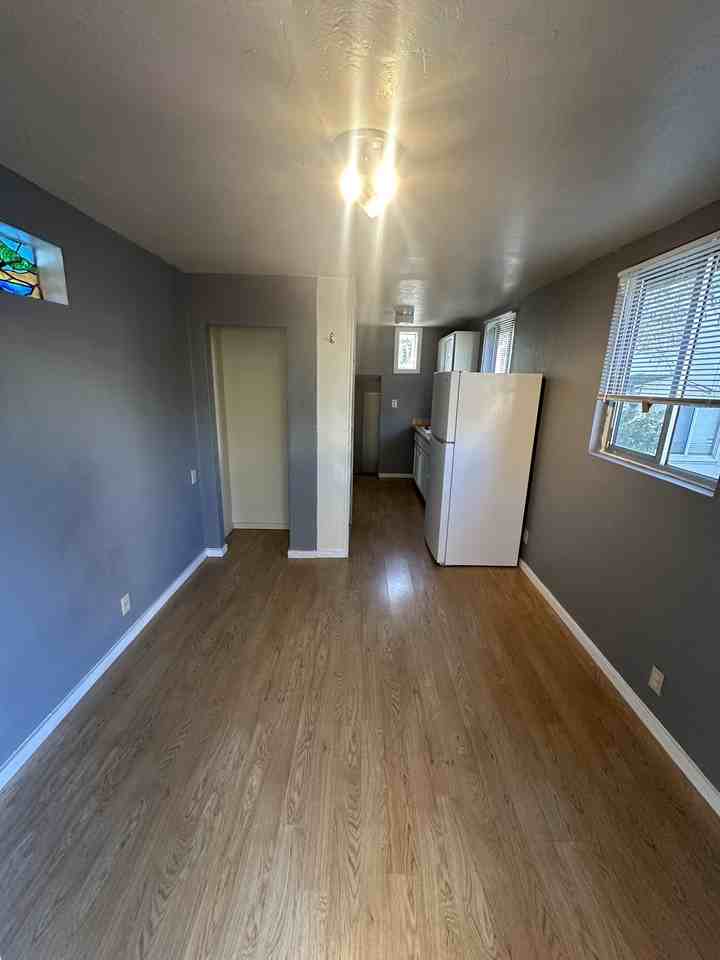 934 Clark St #B - Photo 3 of 10