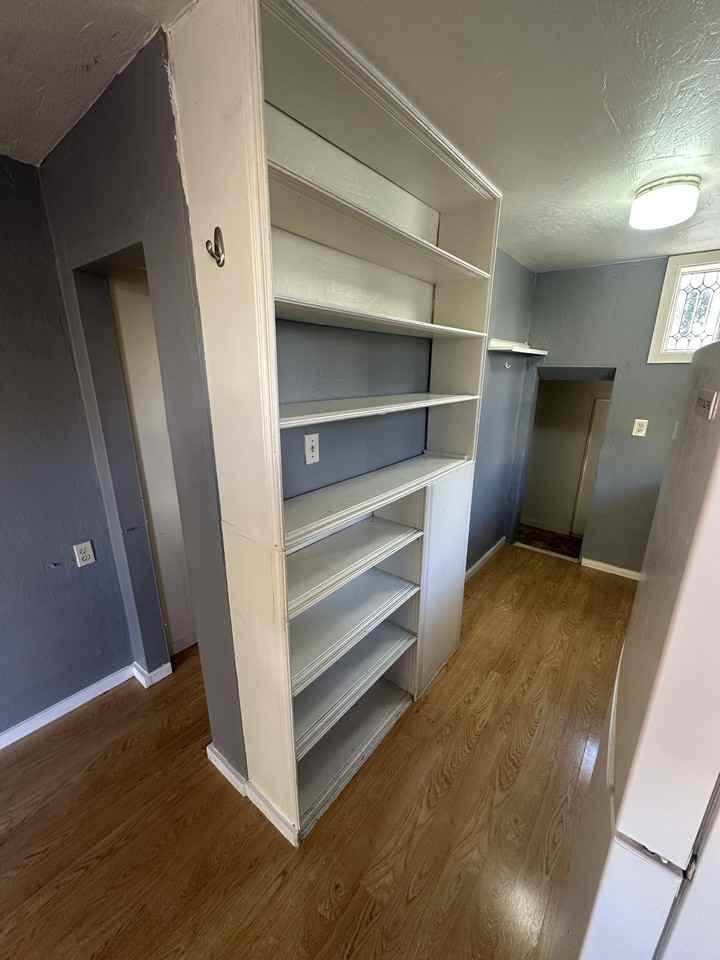 934 Clark St #B - Photo 4 of 10