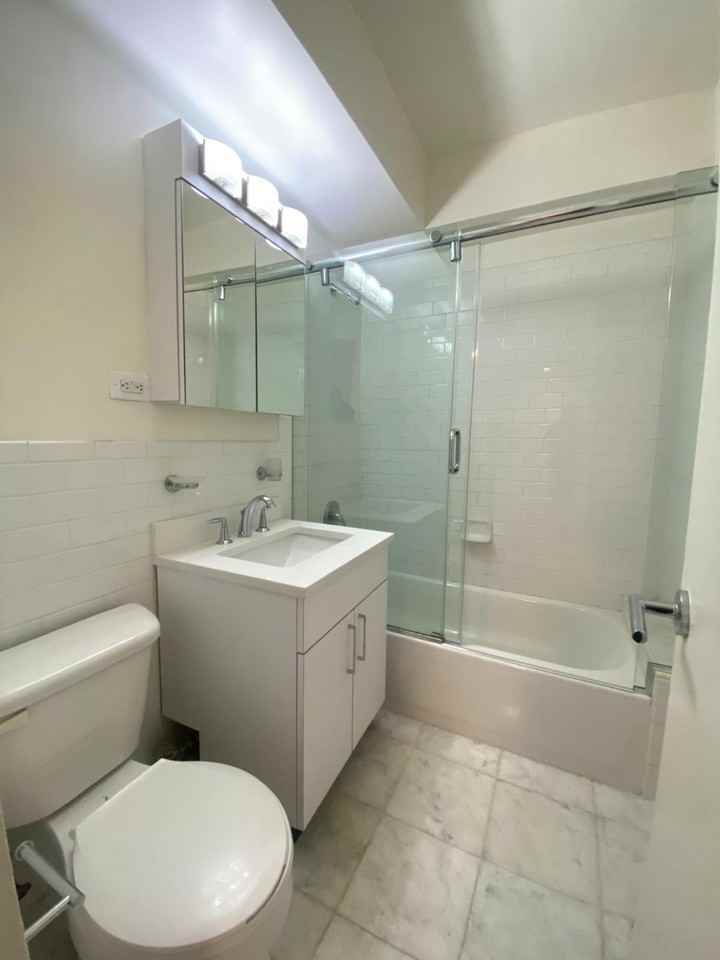 E 57th St #4C - Photo 7 of 8