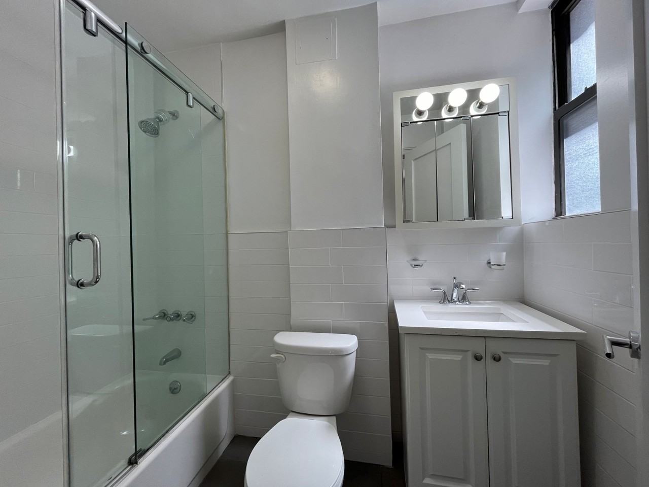 E 46th St #7R - Photo 6 of 8