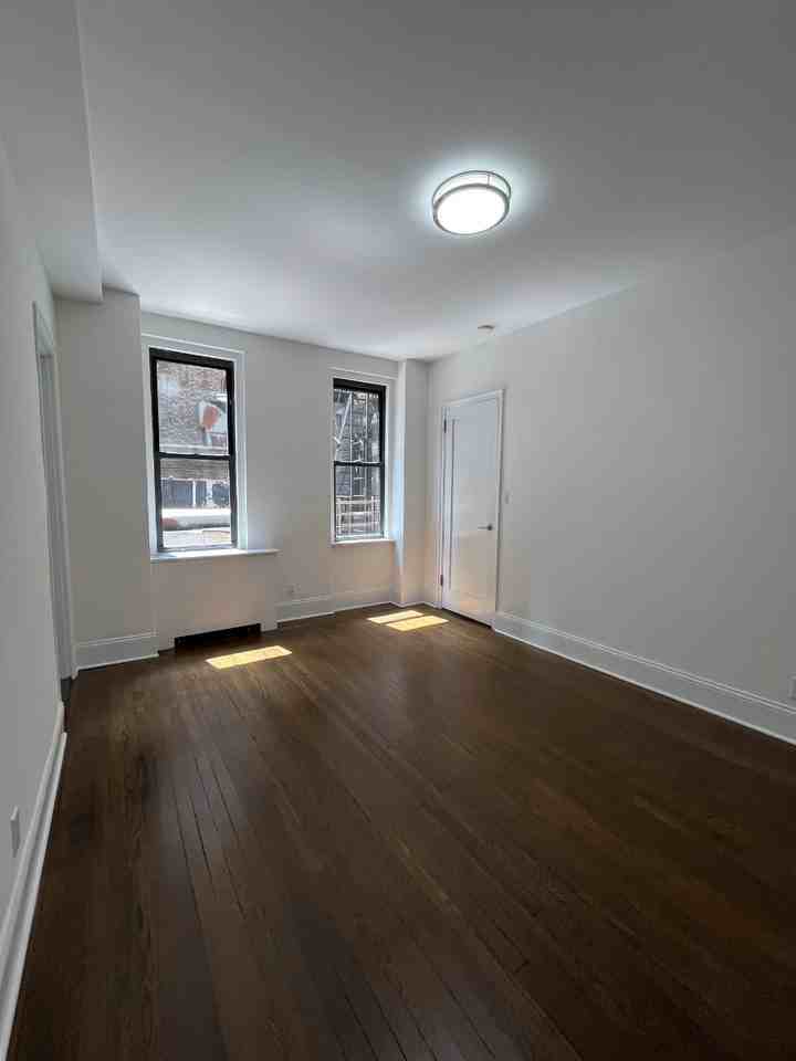 E 46th St #6M - Photo 4 of 8