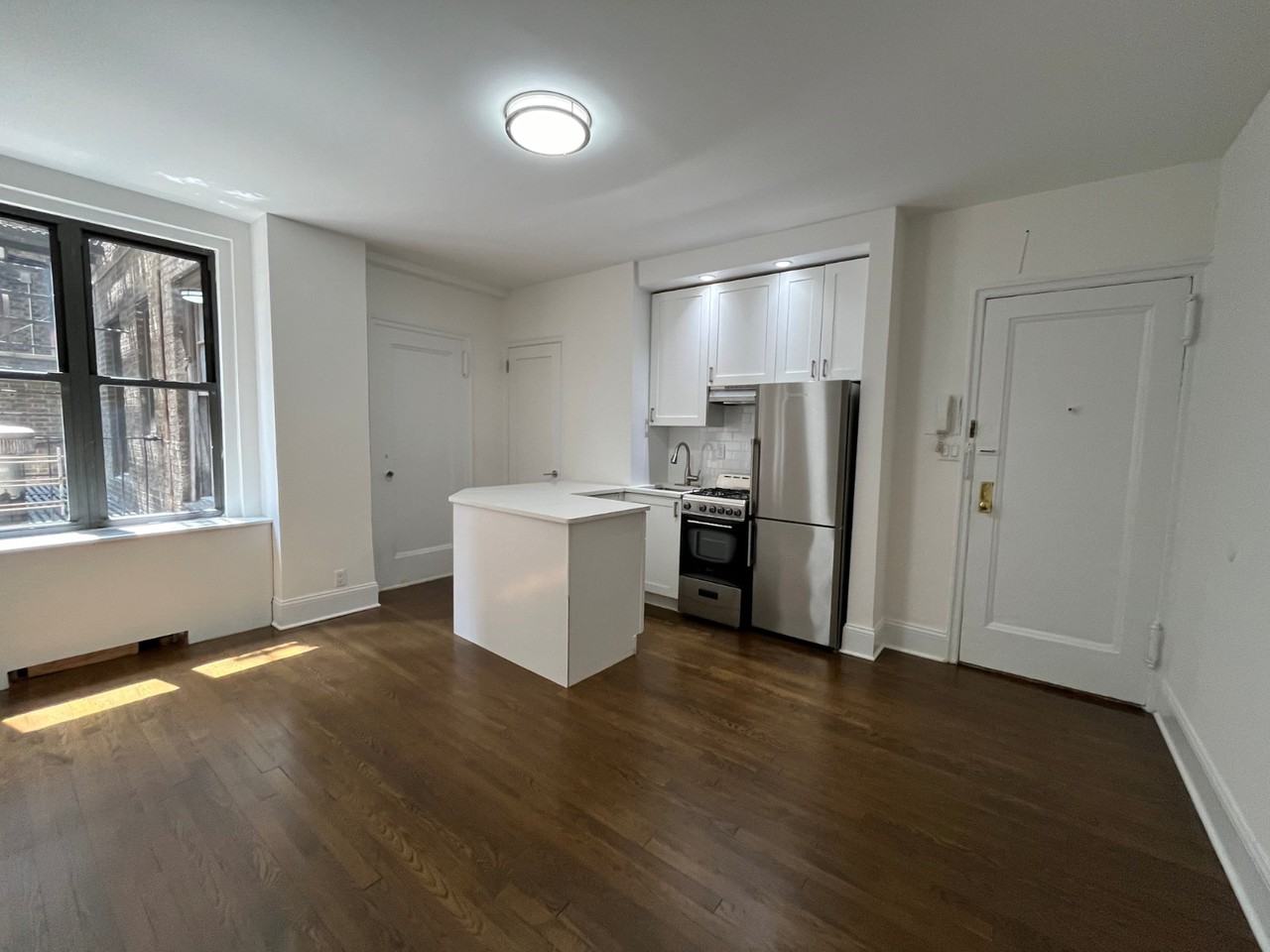 E 46th St #4A - Photo 3 of 8