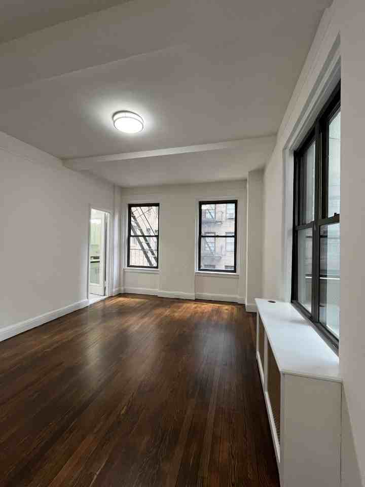 E 46th St #2S - Photo 2 of 6