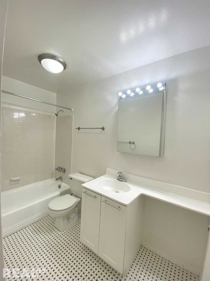 E 36th St #3E - Photo 4 of 9