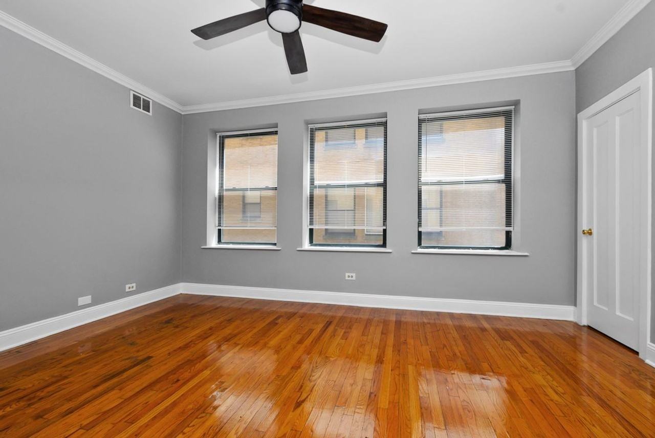 7209 S Yates Blvd - Photo 2 of 8