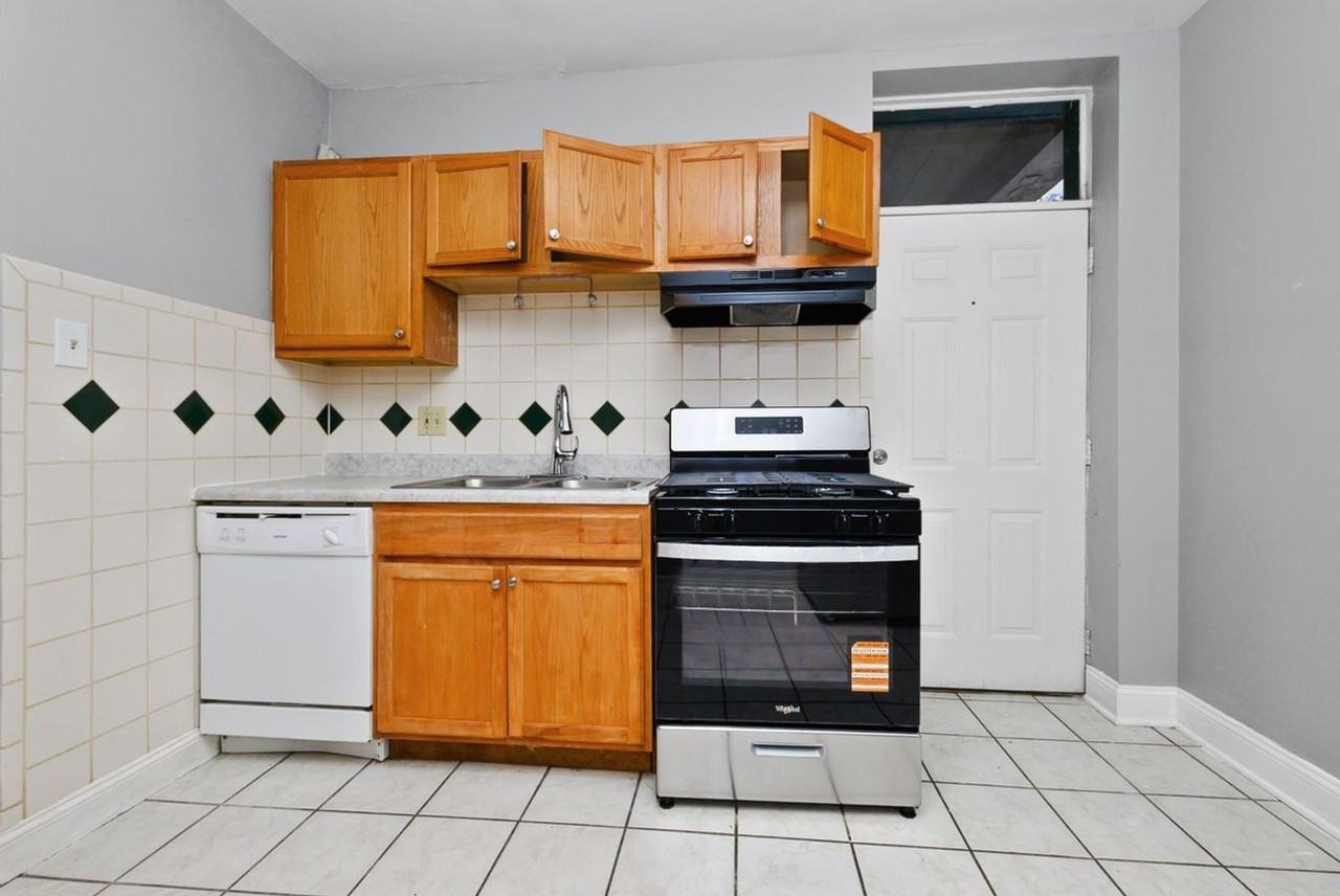 7209 S Yates Blvd - Photo 4 of 8