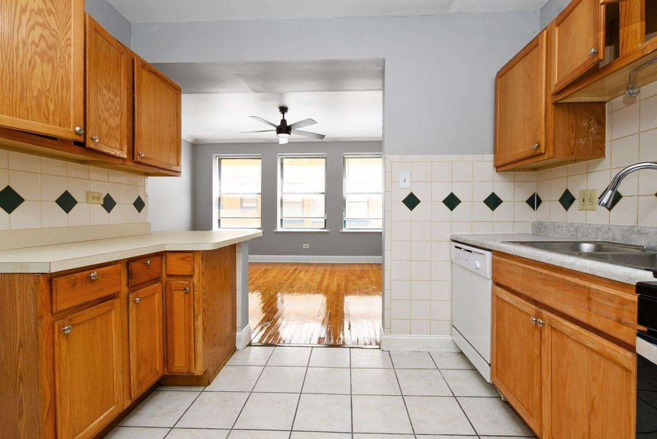 7209 S Yates Blvd - Photo 5 of 8