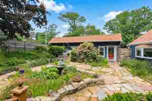 featured image of 93A Granite St