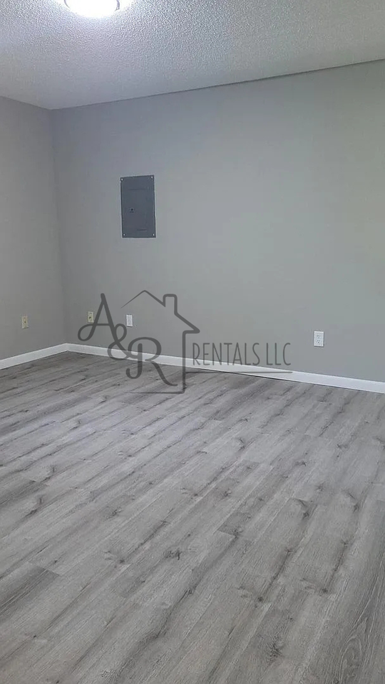 521 E 22nd St #1 - Photo 5 of 13