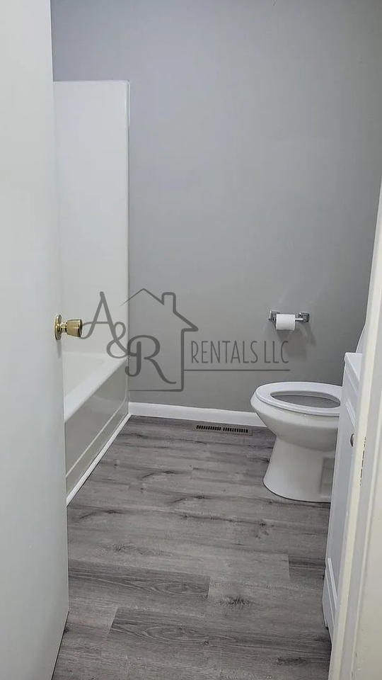 521 E 22nd St #1 - Photo 6 of 13