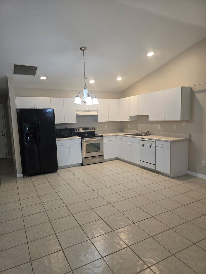112 Plain View Dr #A - Photo 2 of 9