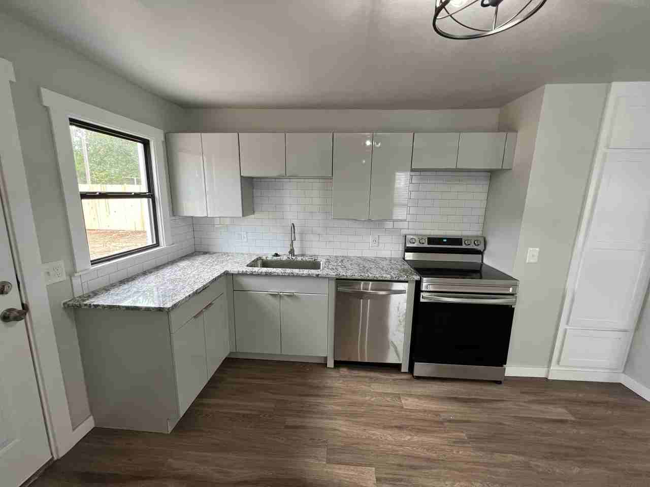 1441 Ne 10th St #1 - Photo 3 of 9