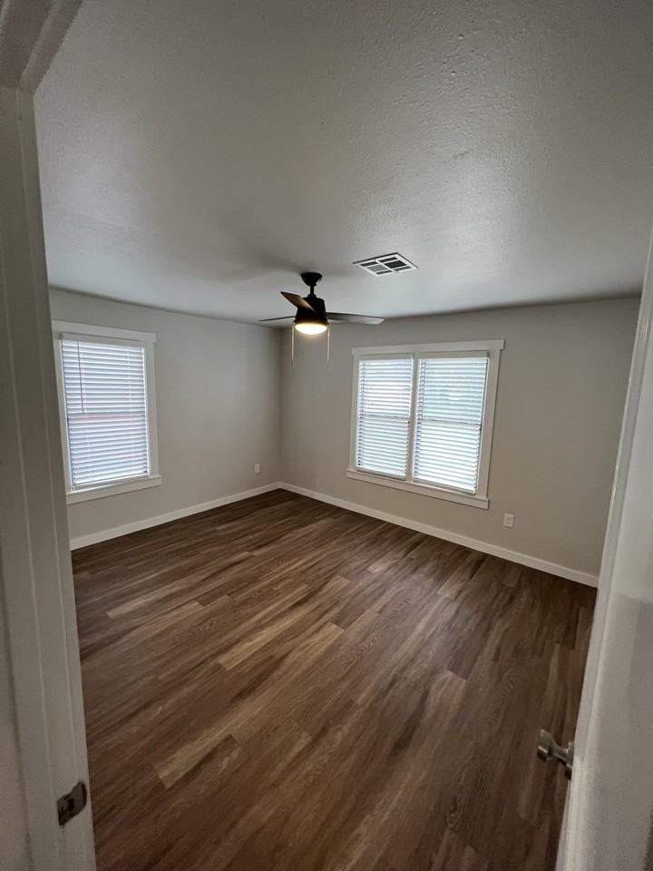 1441 Ne 10th St #1 - Photo 6 of 9