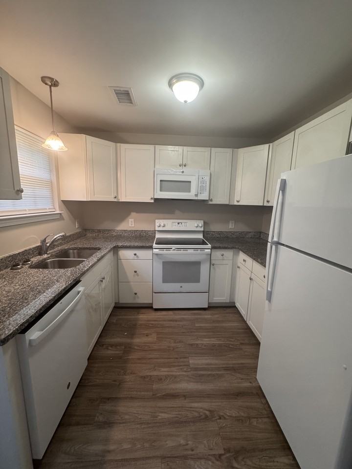 1728 Fairfax Dr #1 - Photo 3 of 8