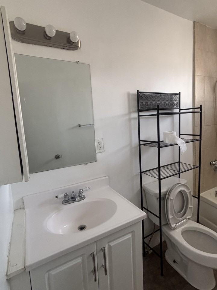 913 E Hyde Park Blvd #B - Photo 6 of 20