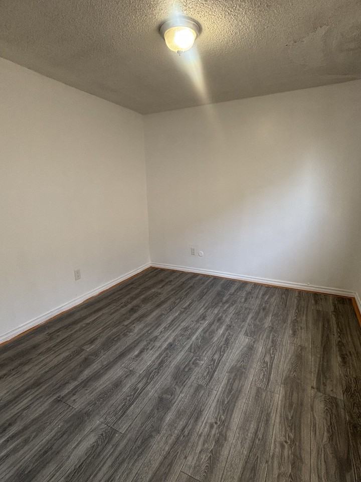 913 E Hyde Park Blvd #B - Photo 7 of 20