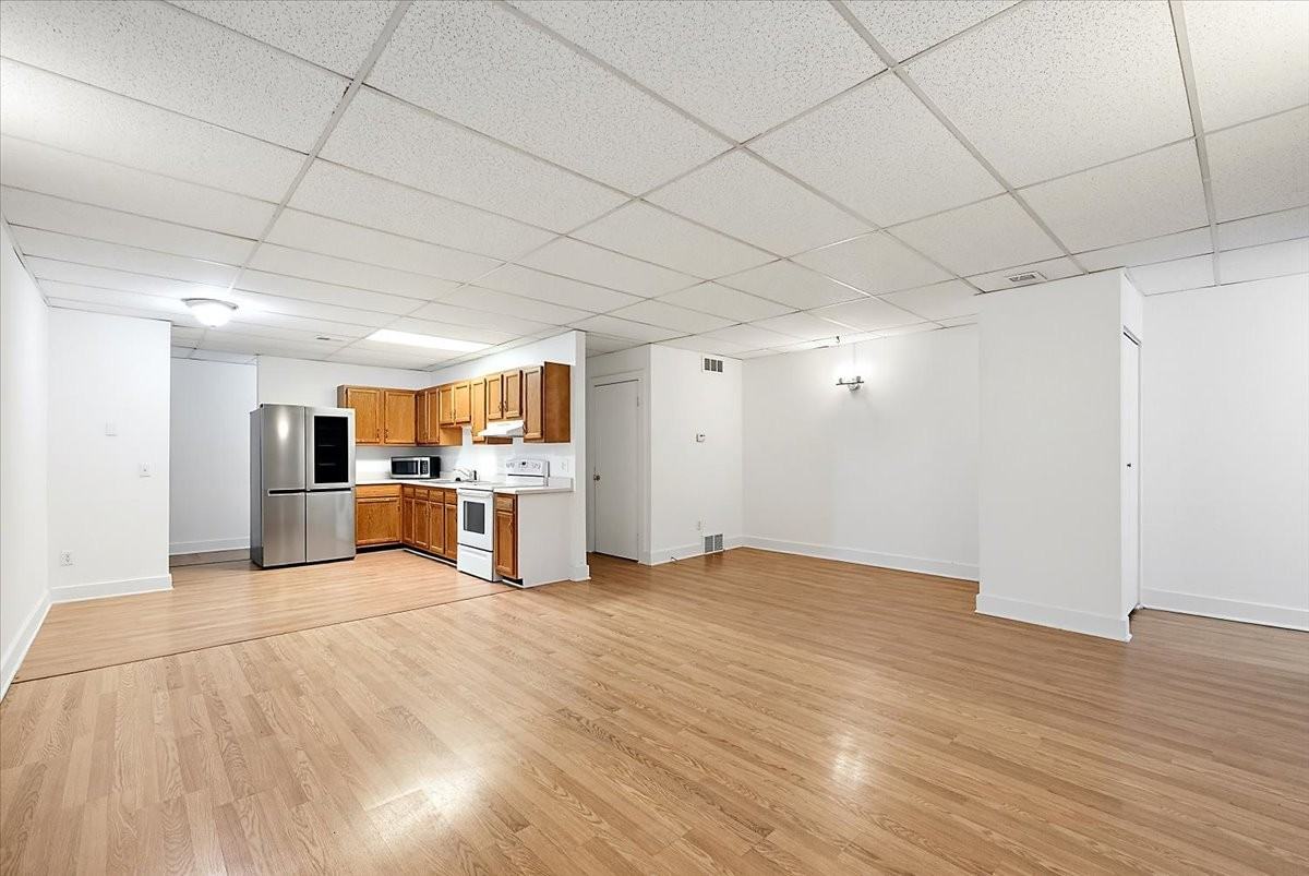 113 S Saginaw St #B - Photo 3 of 11