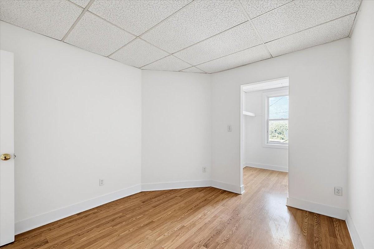 113 S Saginaw St #B - Photo 7 of 11