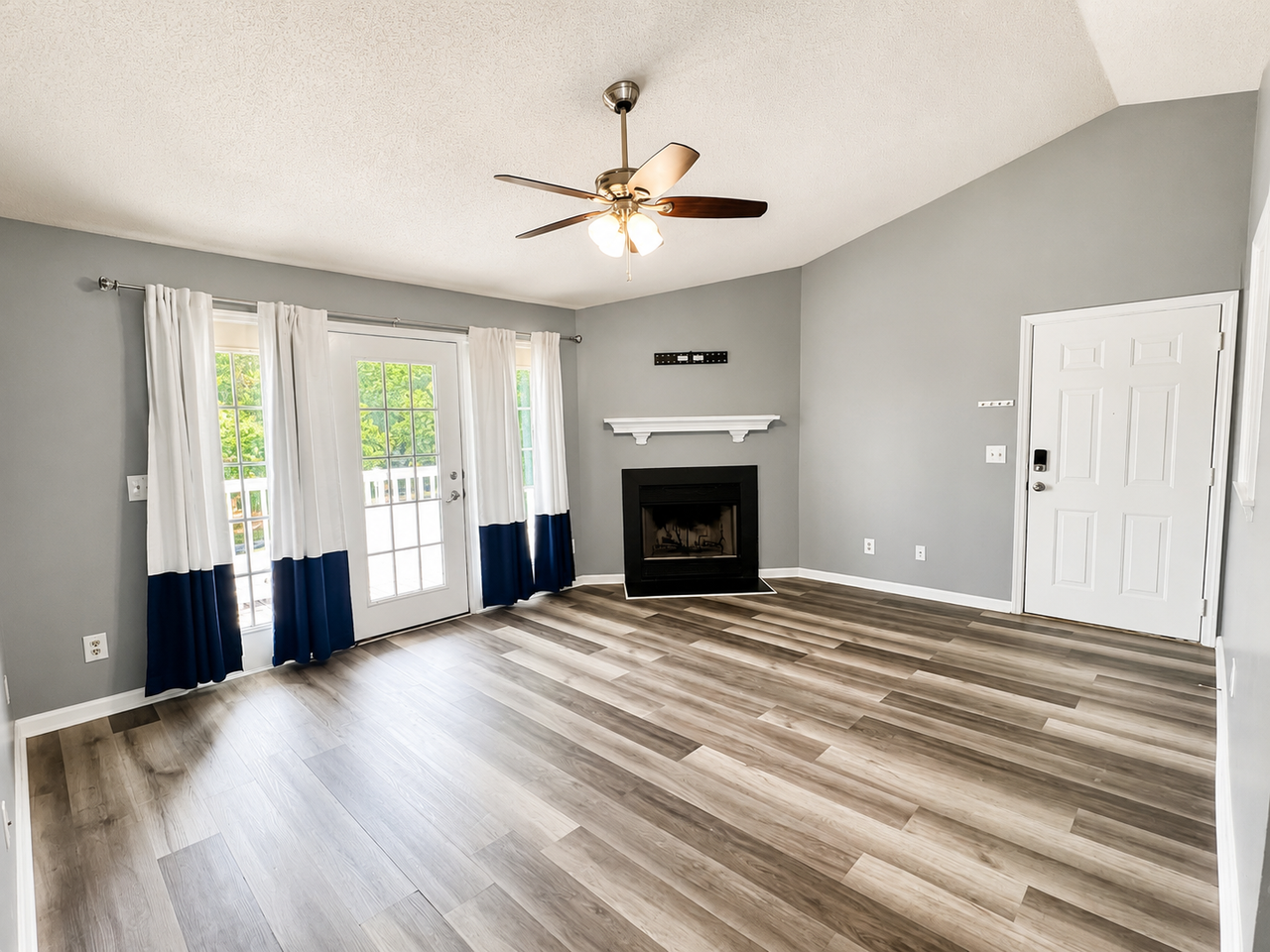 7117 West Friendly AvenueUnit H #H - Photo 3 of 10
