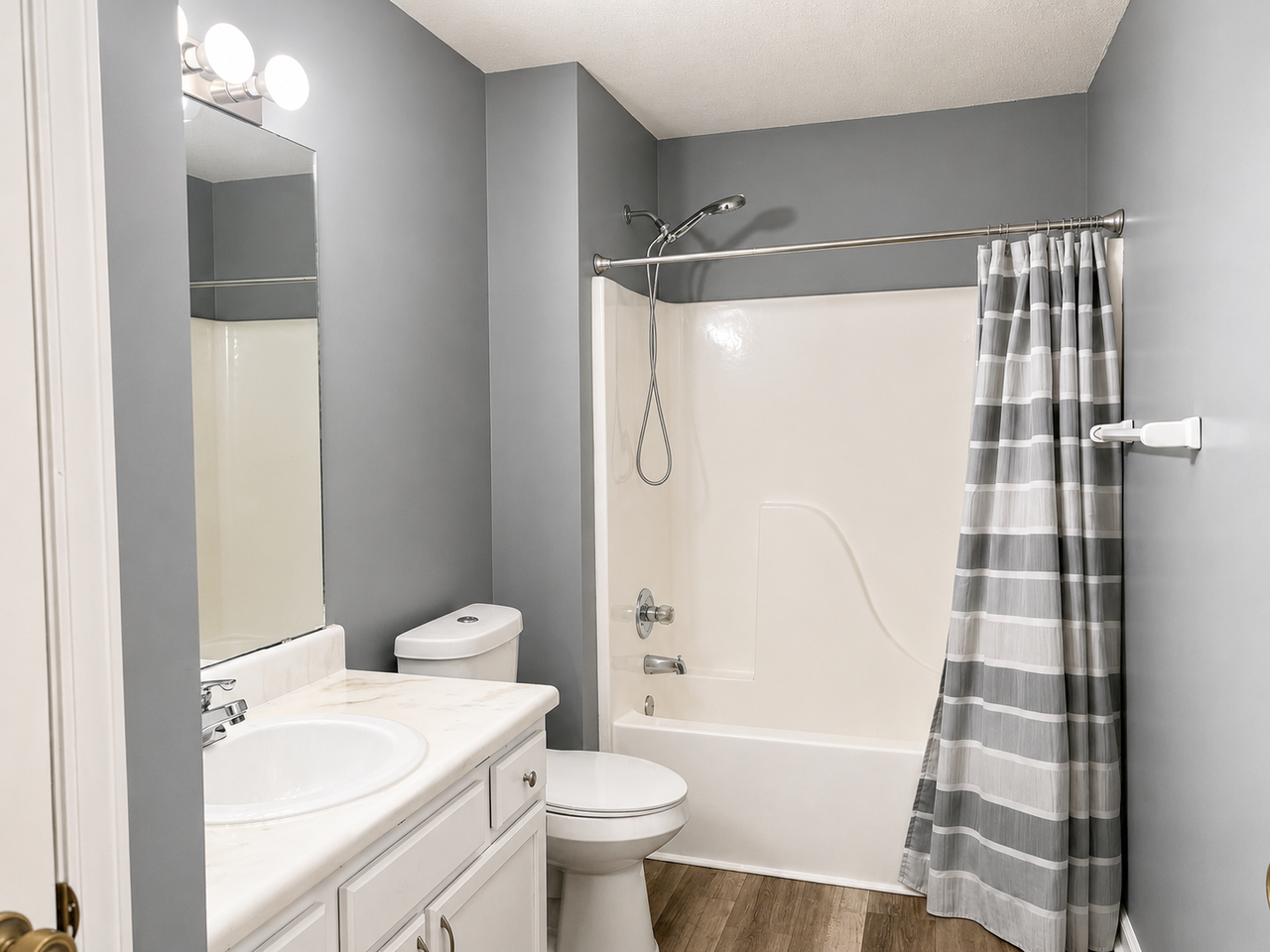 7117 West Friendly AvenueUnit H #H - Photo 7 of 10