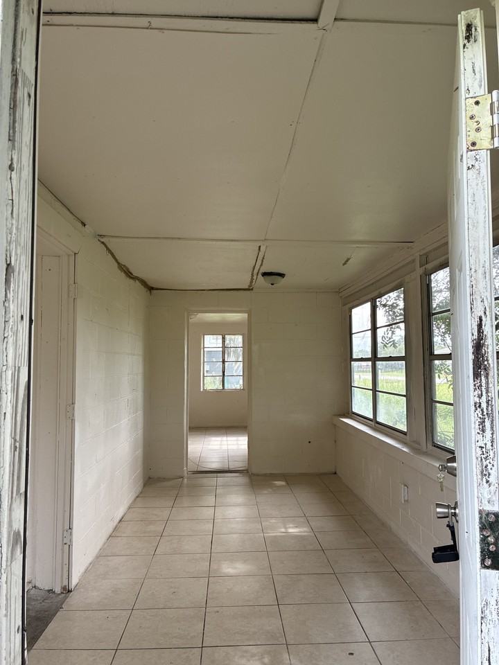 421 W Cornell St #10 - Photo 2 of 12