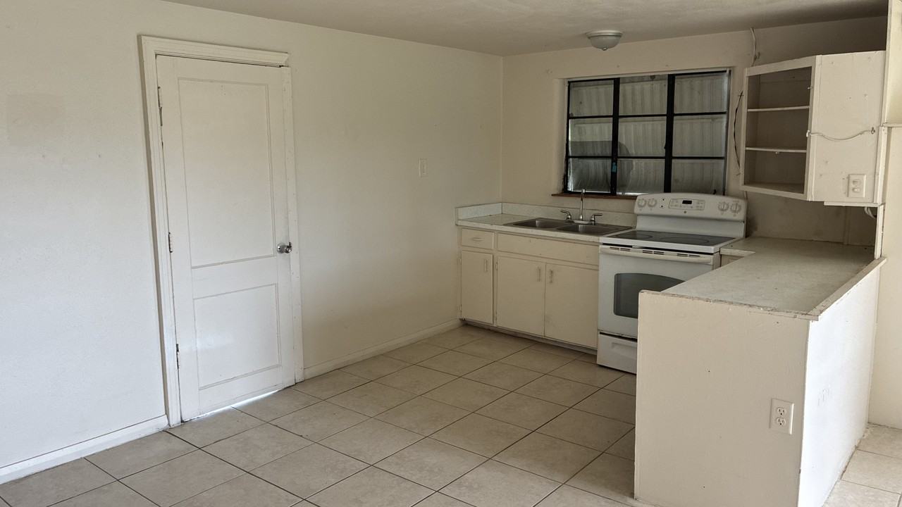 421 W Cornell St #10 - Photo 7 of 12