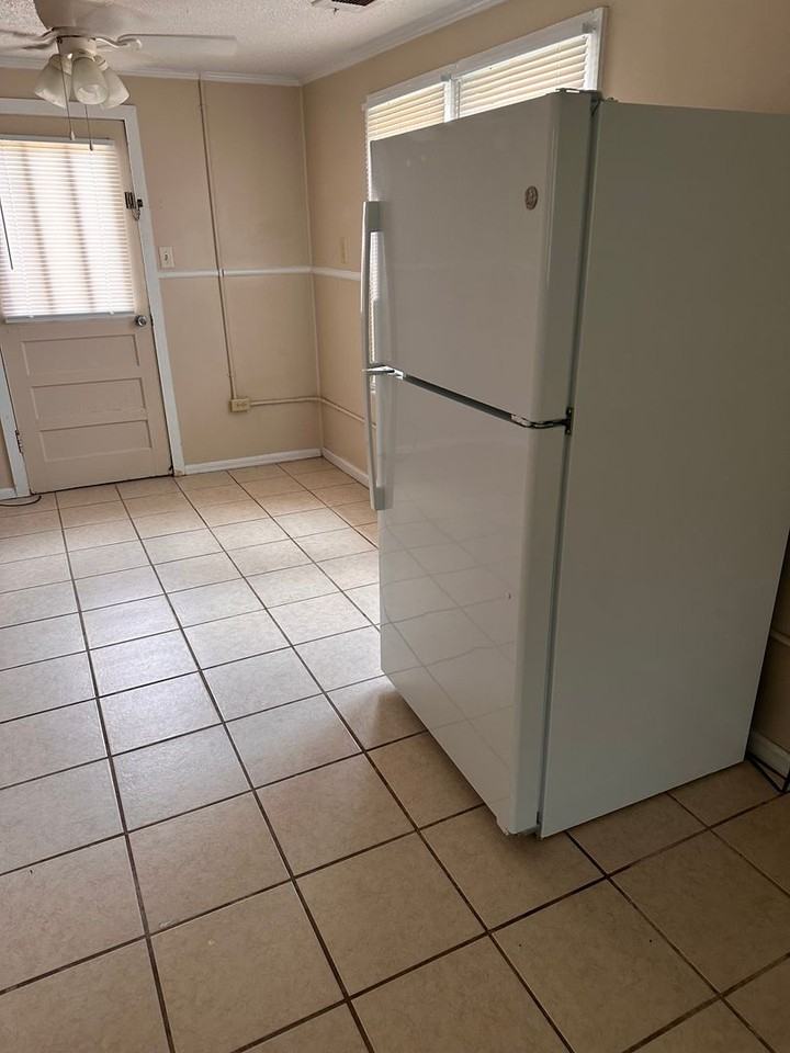 100 Truman St - Photo 3 of 8