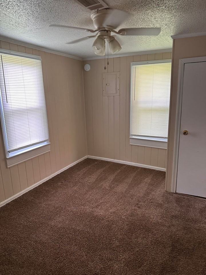 100 Truman St - Photo 6 of 8