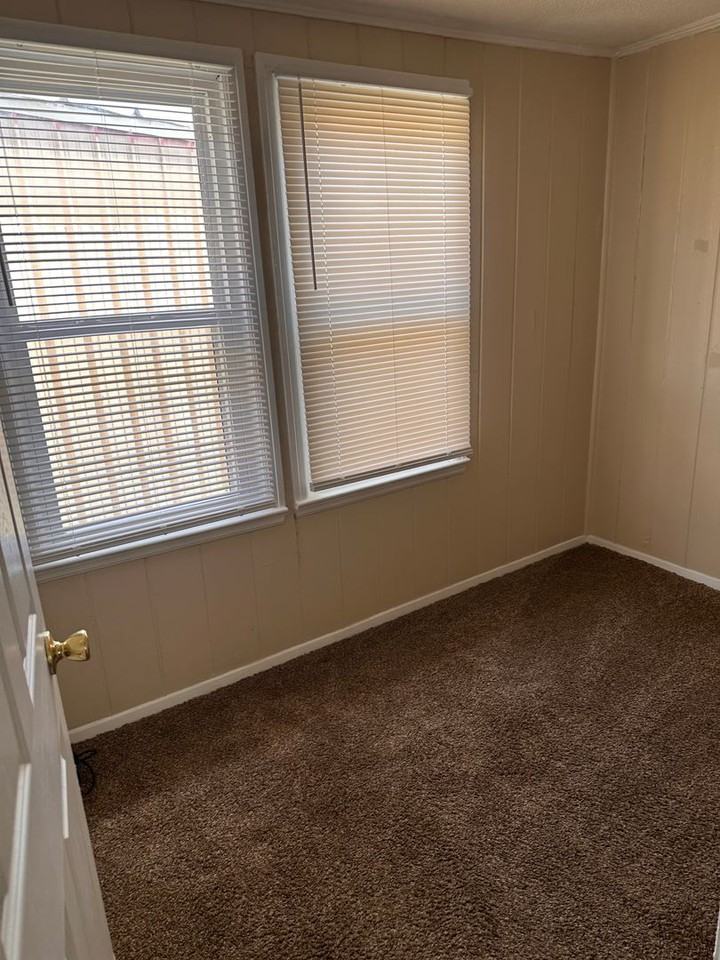 100 Truman St - Photo 7 of 8