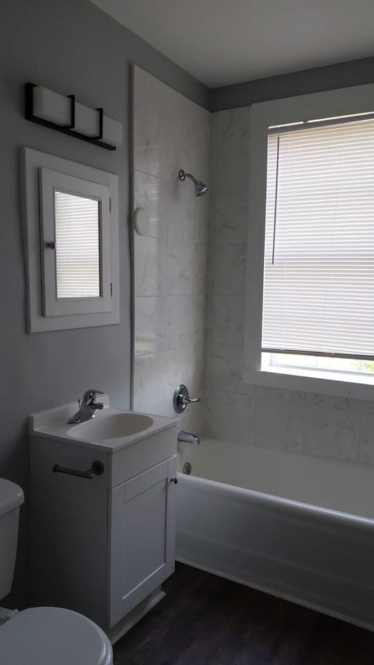 265 E Morehead St #B6 - Photo 7 of 15