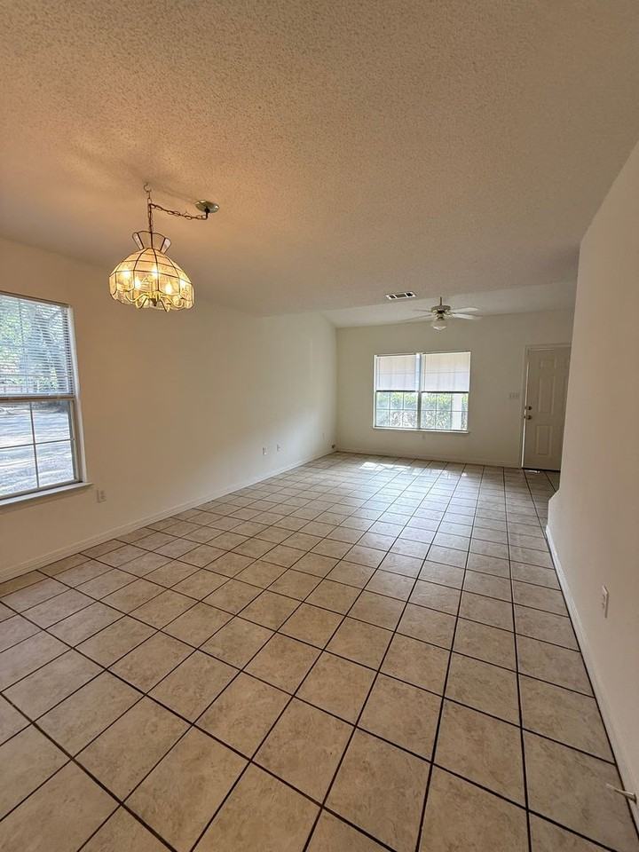 946 Rachel Dr - Photo 2 of 20